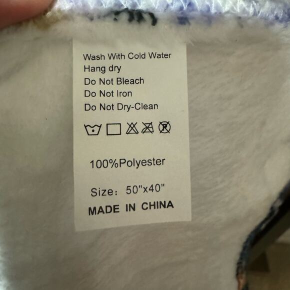 Bad Bunny Soft Throw Blanket 50" x 40" - Picture 2 of 5